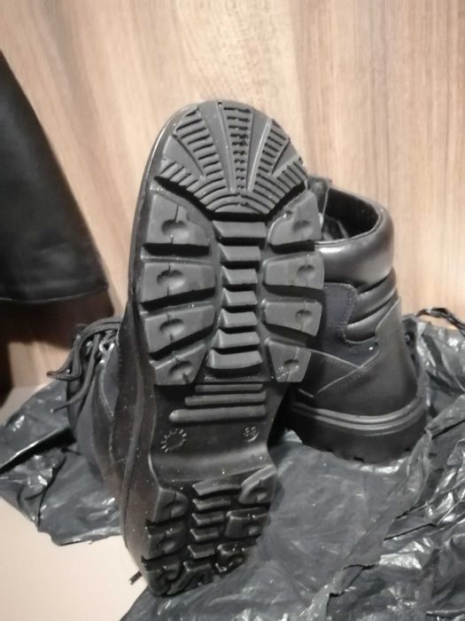 Продавам дамски зимни обувки