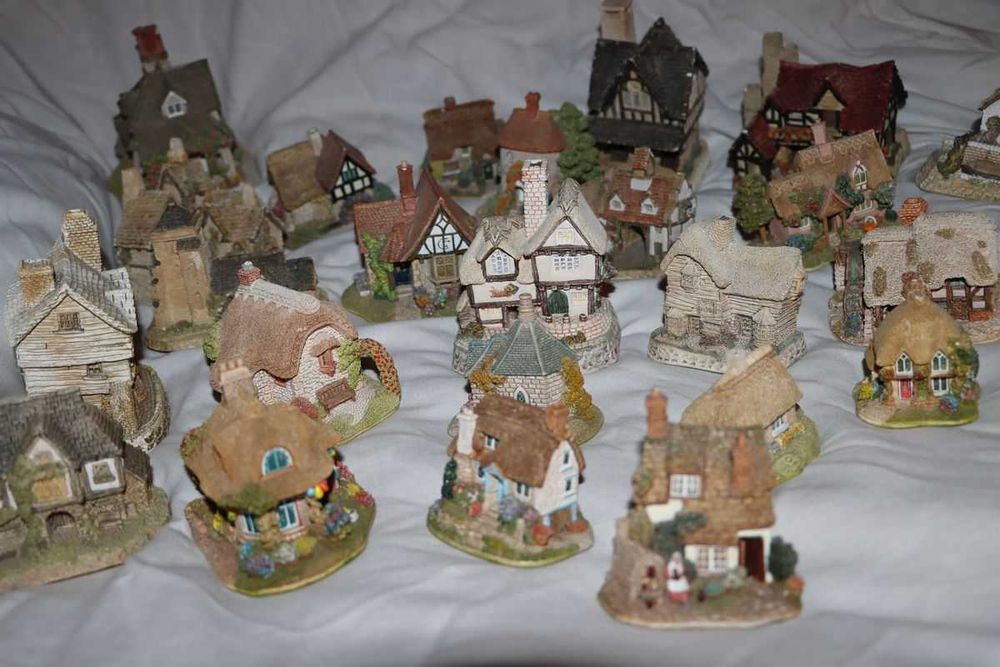 Прекрасна колекция ръчно изработени английски къщички David Winter