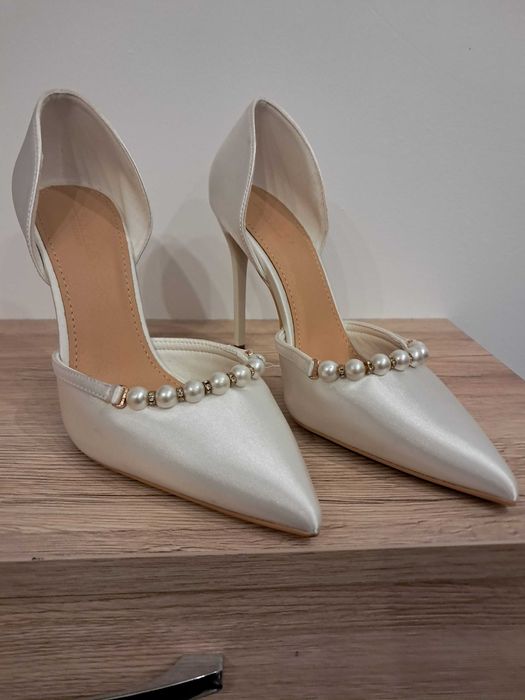 Дамски бели обувки