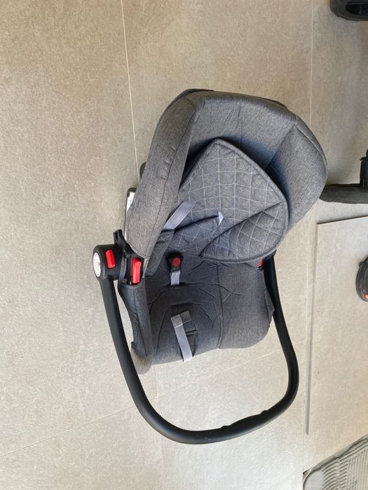 Продам б/у детскую коляску (трансформатор)