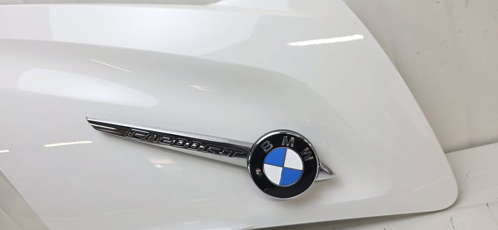 Carena laterala stanga faţă BMW R1200RT 2014-2018 cu emblema