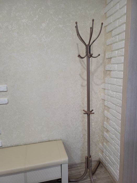 Вешалка напольная.