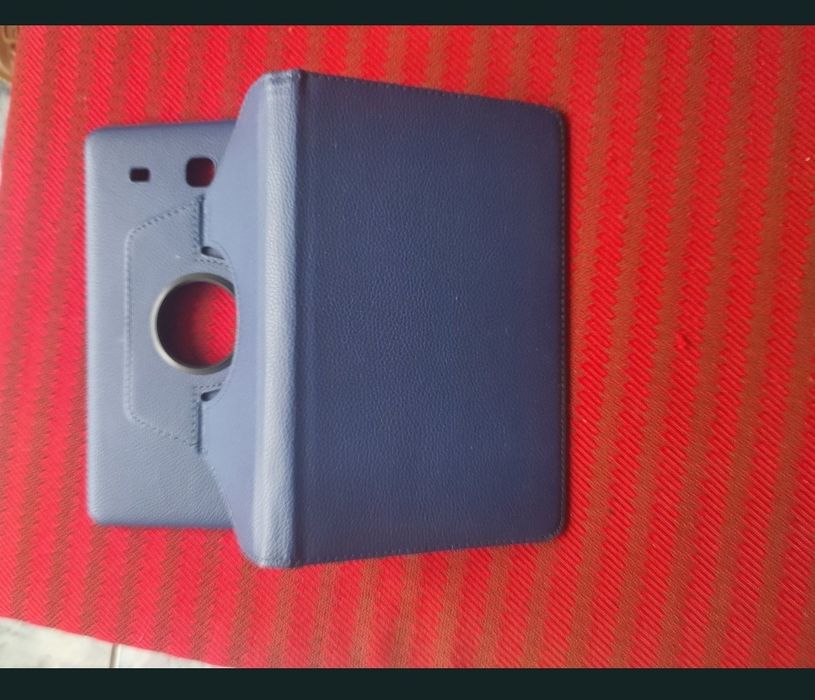 Husă tabletă, foarte versatilă, practică și foarte utilă