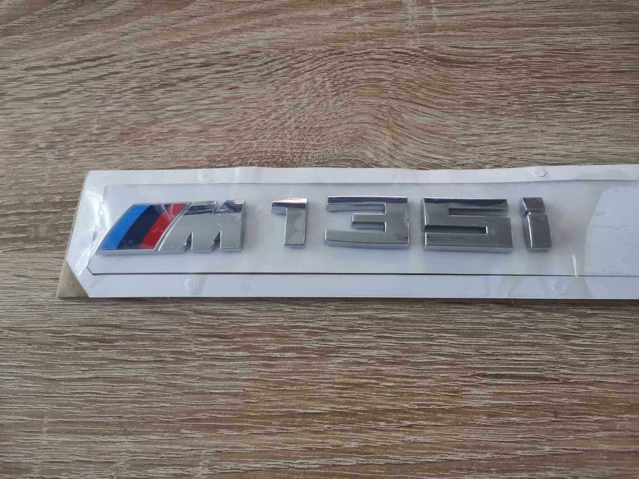 БМВ BMW М135i сребриста емблема лого