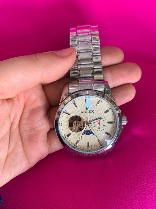 Часы механические автозаводящиеся