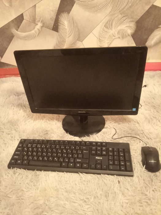 Монитор PHILIPS клавиатура и мышка