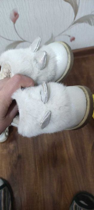Сапоги детские белые на 2-3 года, 2-3 yoshli bolalar uchun oq etiklar
