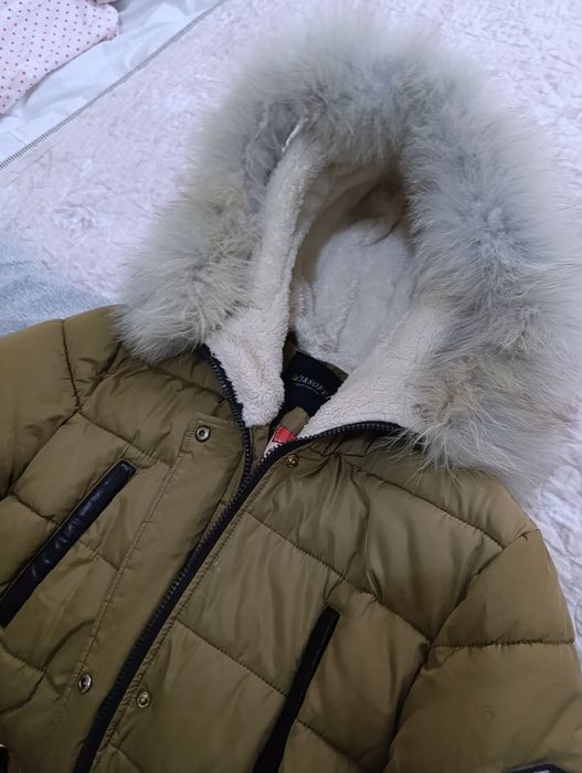 Куртка женская теплая с капюшоном .Состояние отличное.