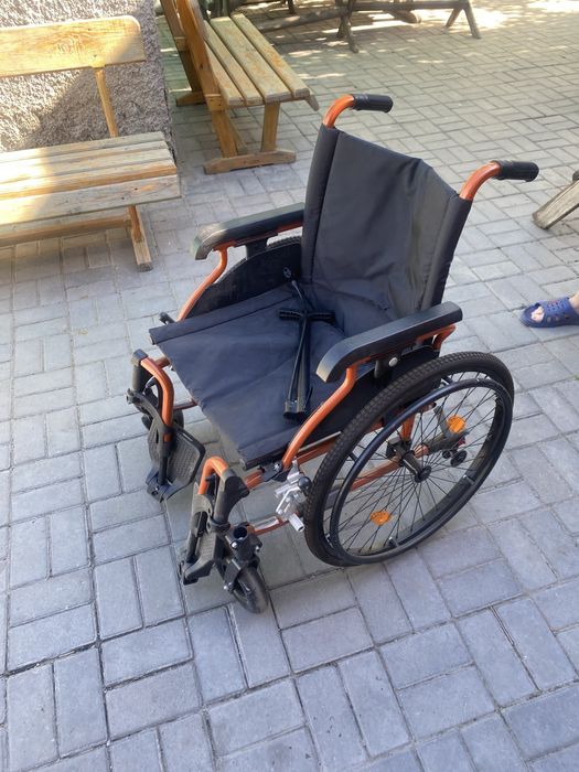 Продам инвалидную коляску