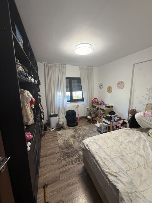 Vand apartament cu curte bragadiru