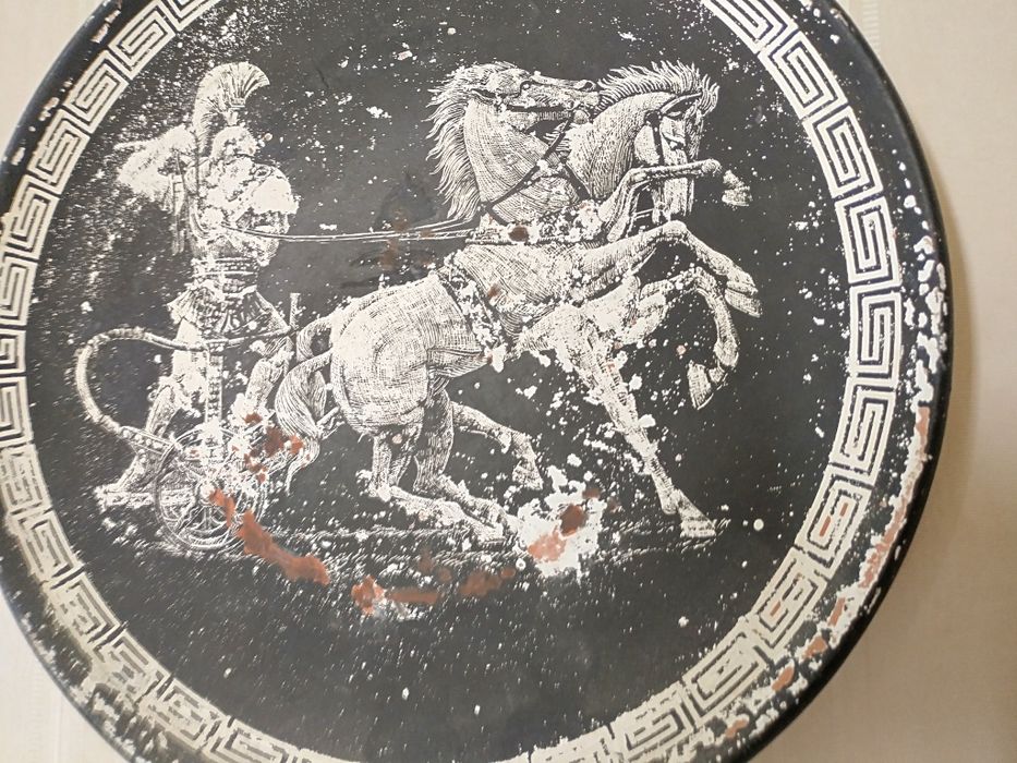 Оригинална старинна керамична чиния с Гръцката митология
