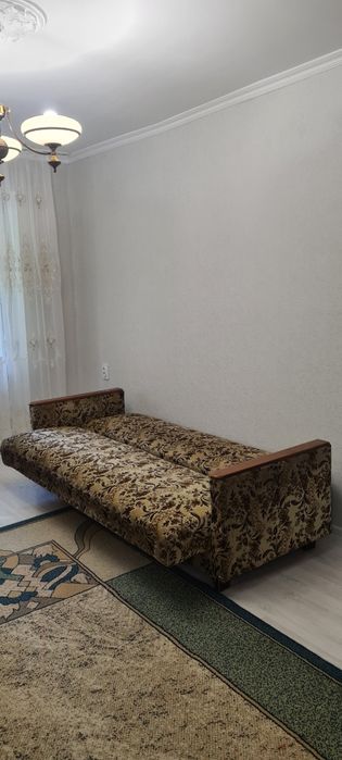 Диван и два кресла. Бесплатно.