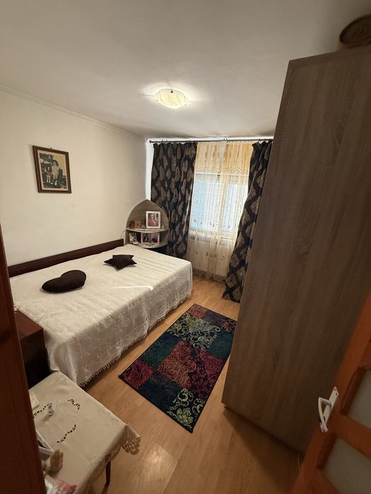 VÂND Apartament 4 Camere Decomandat Bilateral, 82,9 mp, 2 Băi, Et.2/4, Centrală, Boxă - Craiovita Nouă