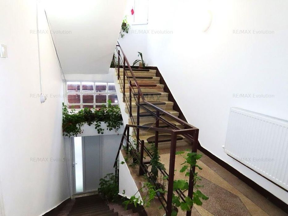 Proprietar inchiriez vila in centrul Predeal