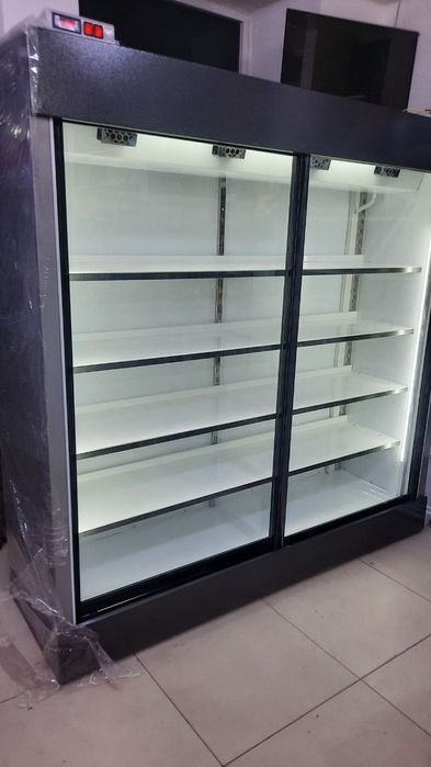 Холодильник витрина продаётся
