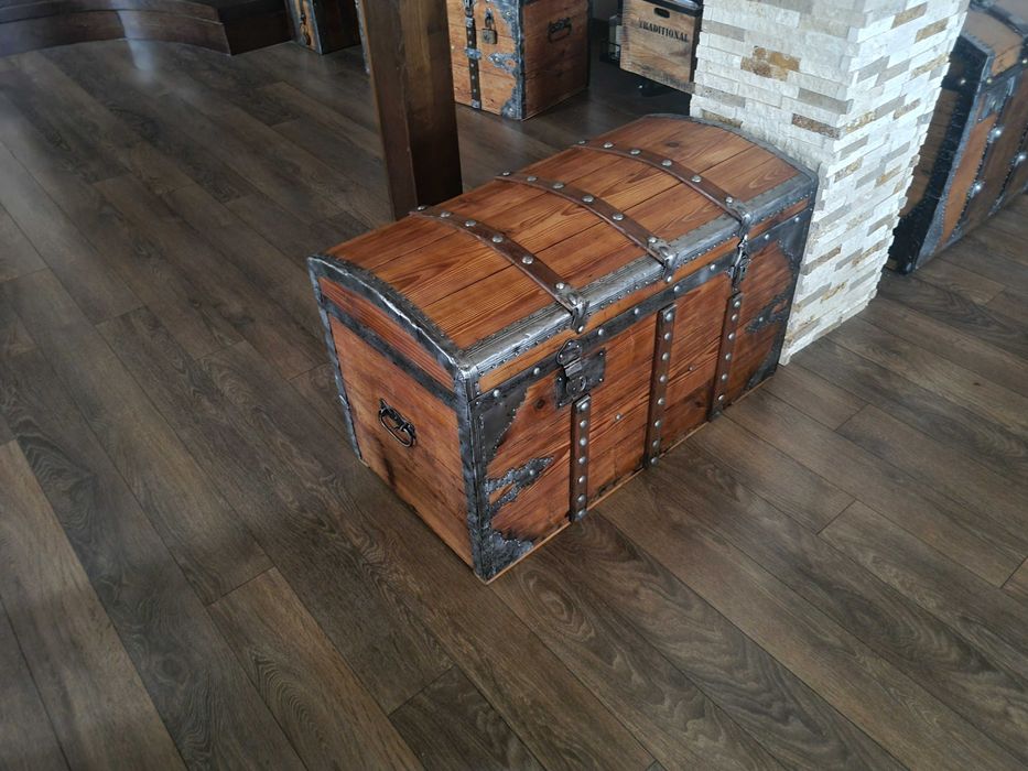 Стар дървен сандък/ракла/скрин