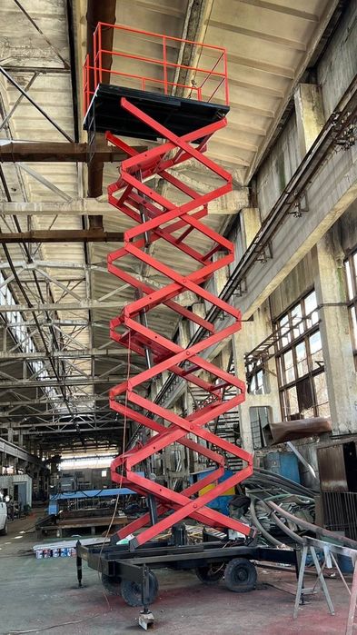 Ножничный подъемник