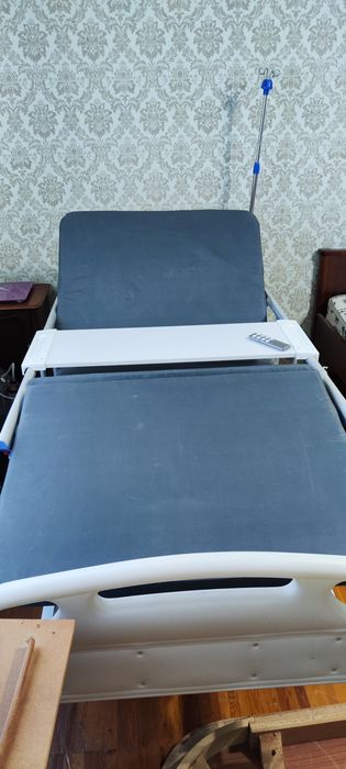 Кровать медицинская с пультом управления