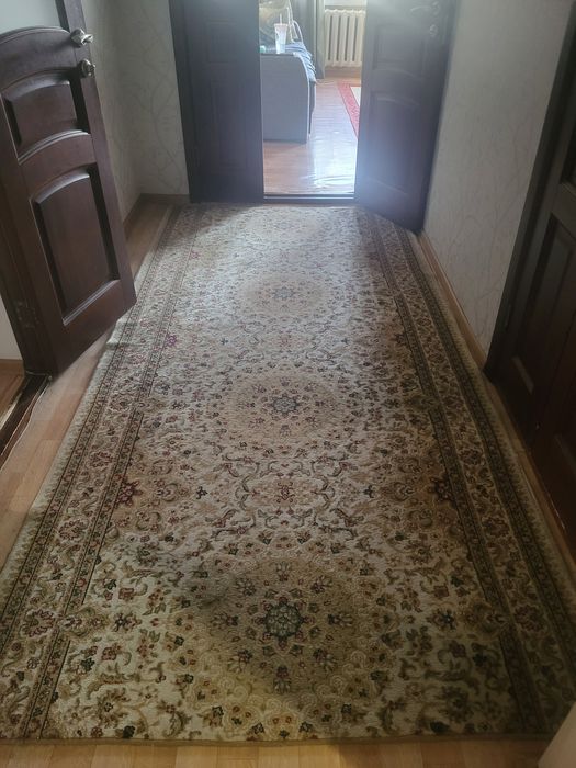 Продаётся ковёр хорошего качества