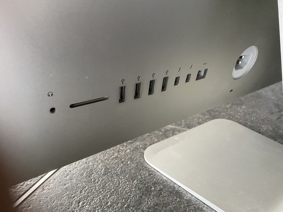 iMac 21.5 + мишка и клавиатура