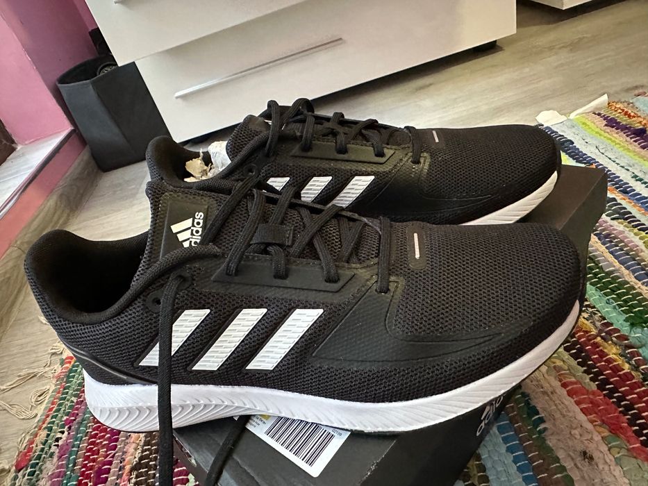 Нови маратонки Адидас