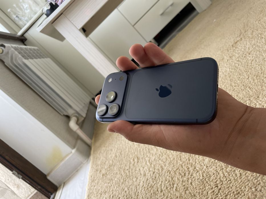 Iphone 17pro blue