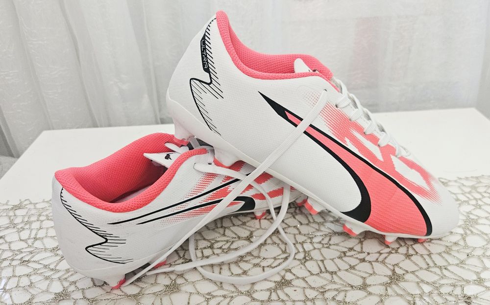 Ghete de fotbal cu crampoane marca Puma Ultra originale 36