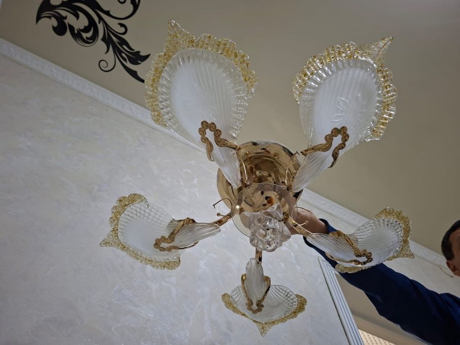 Продается Люстра