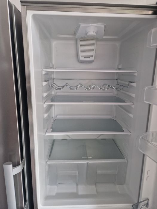 Хладилник с фризер Gram A++