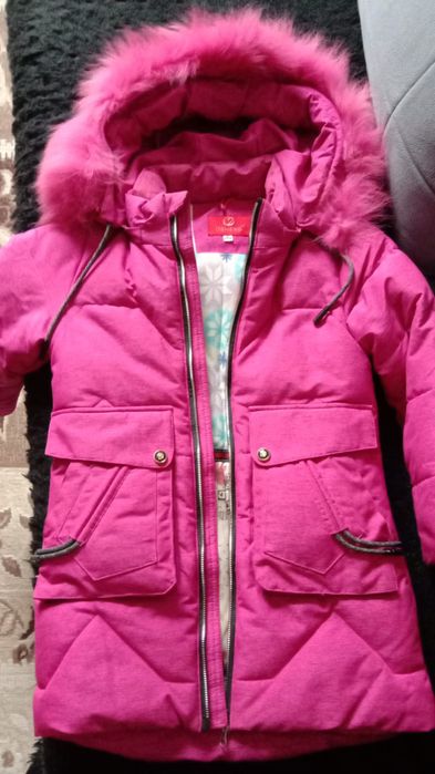 Продам куртку на девочку зимнюю