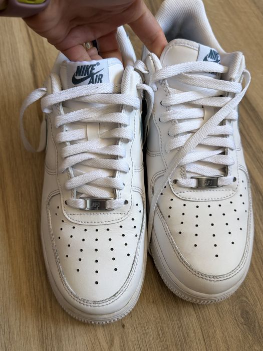 Оригинални бели кецове NIKE AIR FORCE 1 '07! 42,5 н