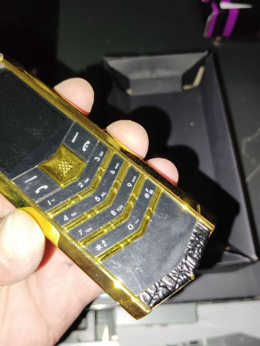 Vertu.Signature Gold + Aligattore Skin, БЕЗПЛАТНА ДОСТАВКА! Два вида кожа! Най - висок клас Р! Чисто нов!