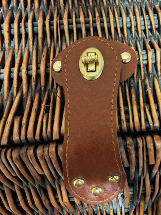 Кошница за пикник за 4 ма ( чисто нова )