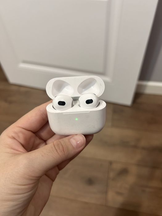 Продам Airpods 3