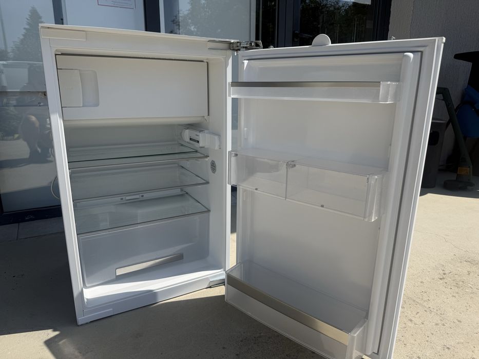 Малък хладилник Сименс за пълно вграждане