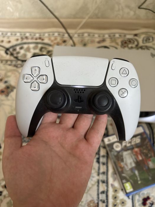 Sony Playstation 5, 825 гб