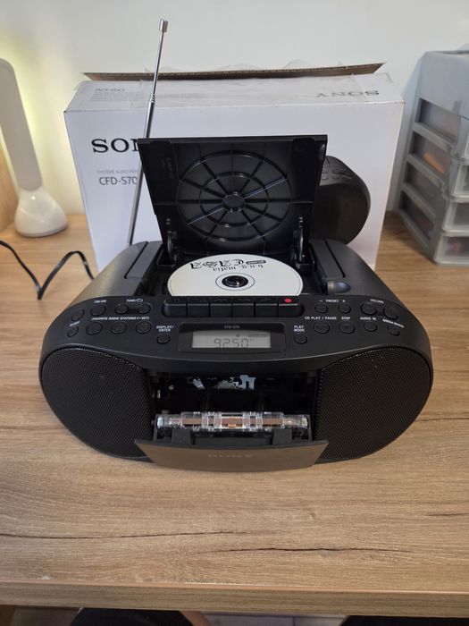 Radio casetofon cu CD Sony (model nou)