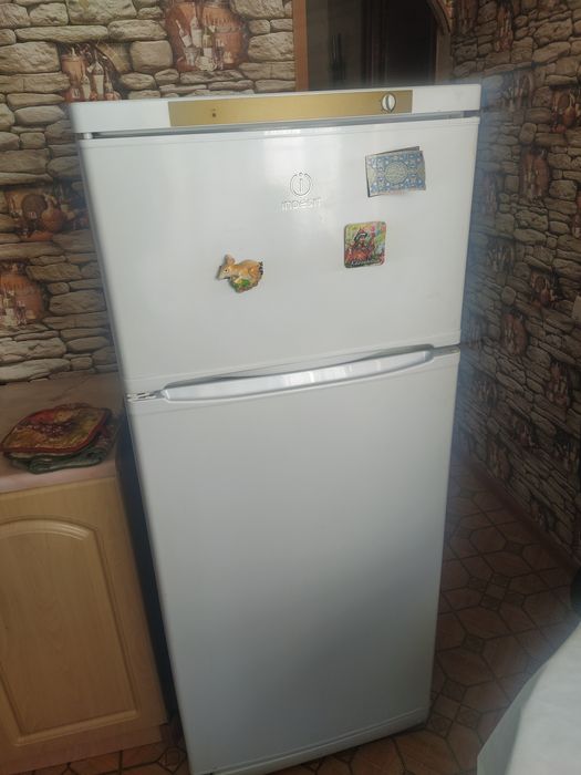 Холодильник indesit
