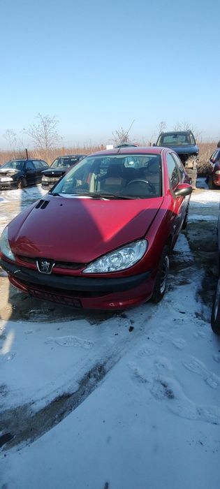 Dezmembrez Peugeot 206