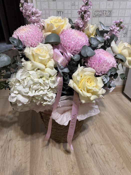 Цветы на корзине
