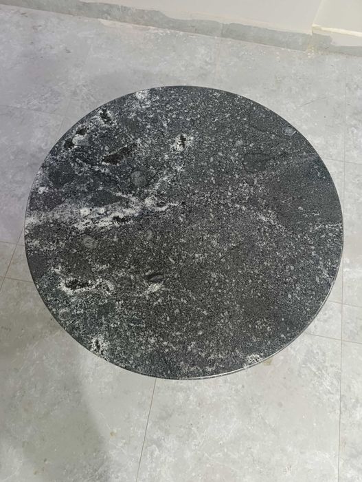 Продам журнальный столик из натурального камня новый