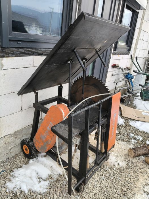 Fierăstrău circular