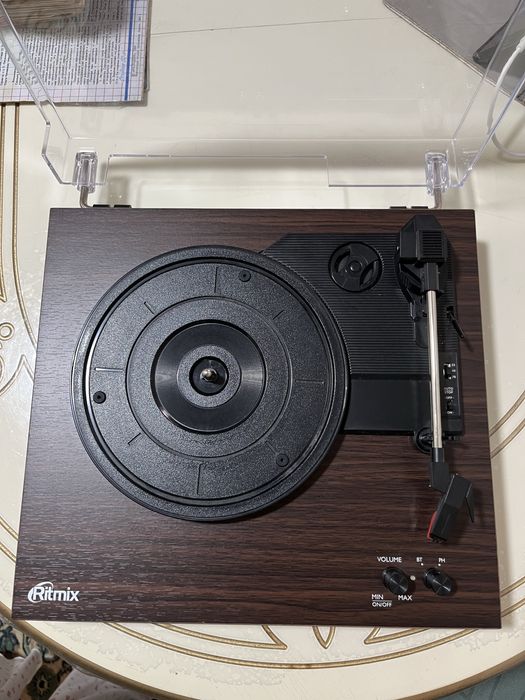 Виниловый проигрыватель новый