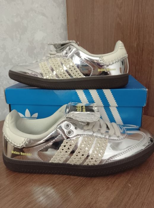 Кроссовки женские Adidas