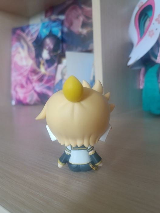 Маленькая фигурка Len
