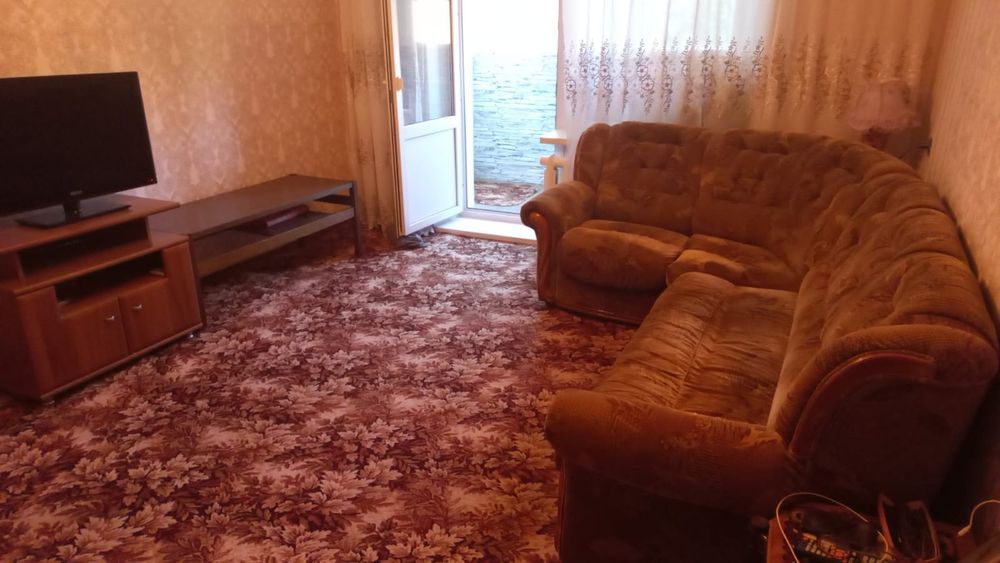 Отдам даром диван с креслом
