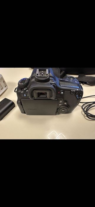 Фотоапарат Canon EOS 60D с обектив