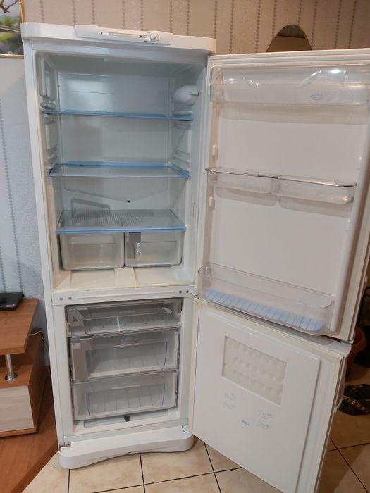Продам холодильник