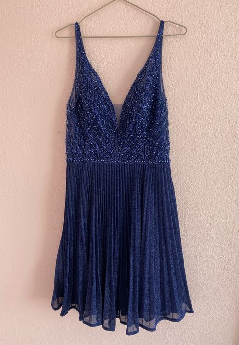 Нова официална рокля Swing