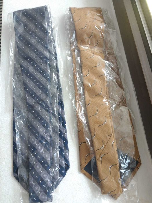 Set 2 cravate, 100% din matase.